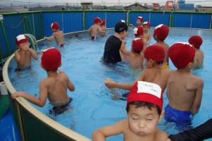 プール遊び　年中