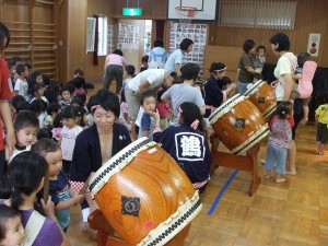 太鼓と子どもたち