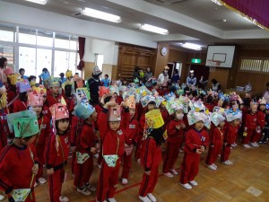 お面を被って集合 お面を被って集合