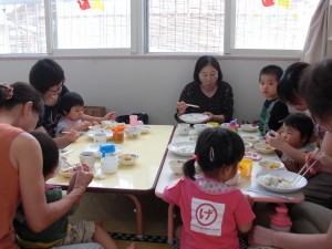 みんなで食べるとおいしいね! みんなで食べるとおいしいね!