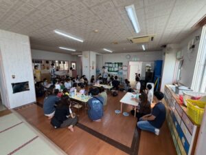 おやつの袋を自分で片付けるよ