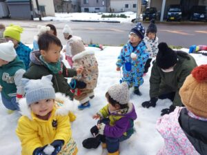 雪って冷たいね☆