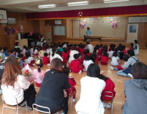 しっとりとした琴の曲に夢中♪