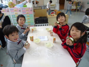 おやつ最高!自分の握ったおにぎりはおいしーい★