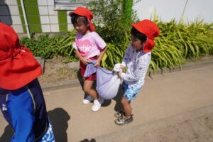 重たいけど!!お友達と力を合わせて