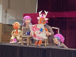 シカおじさん新聞読んでる☆