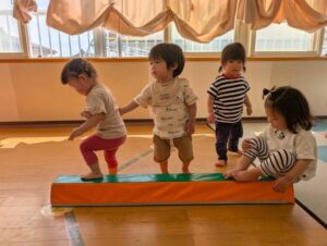 ソフト平均台にも楽しく挑戦!