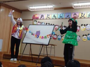 先生たちからのお楽しみプレゼントは、「どこどこ?アンディちゃん」でした♪みんなで盛り上がった楽しかったね♪