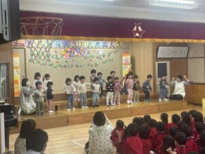 つきぐみさんがかっこよくカリスマックスを踊ったよ♪