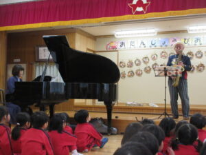 静かに聞いている！！子供たち☆