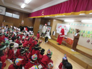 トナカイさんが鈴の音を鳴らしてサンタさん☆登場☆