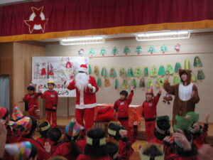 ジングルベルの曲で踊ったよ♪リンリン?楽しいな