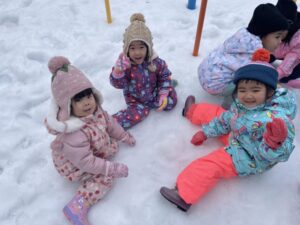 雪の上に座っても、おしりが汚れないから最高!!