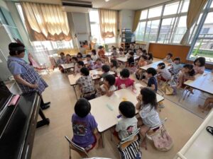真剣に聞いています。
