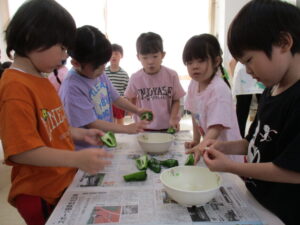 種取りのやり方を聞いて、真剣に取り組み中です